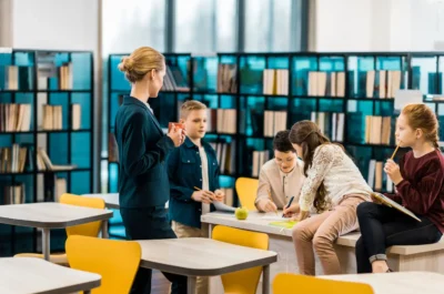 Escotec Qualificação Profissional em Suzano - SP: há 40 anos, líder em formações profissionais ministrando cursos em administração, automotivo, beleza, design, elétrica, hardware, idiomas, informática, mecânica, moda, fashion, software.