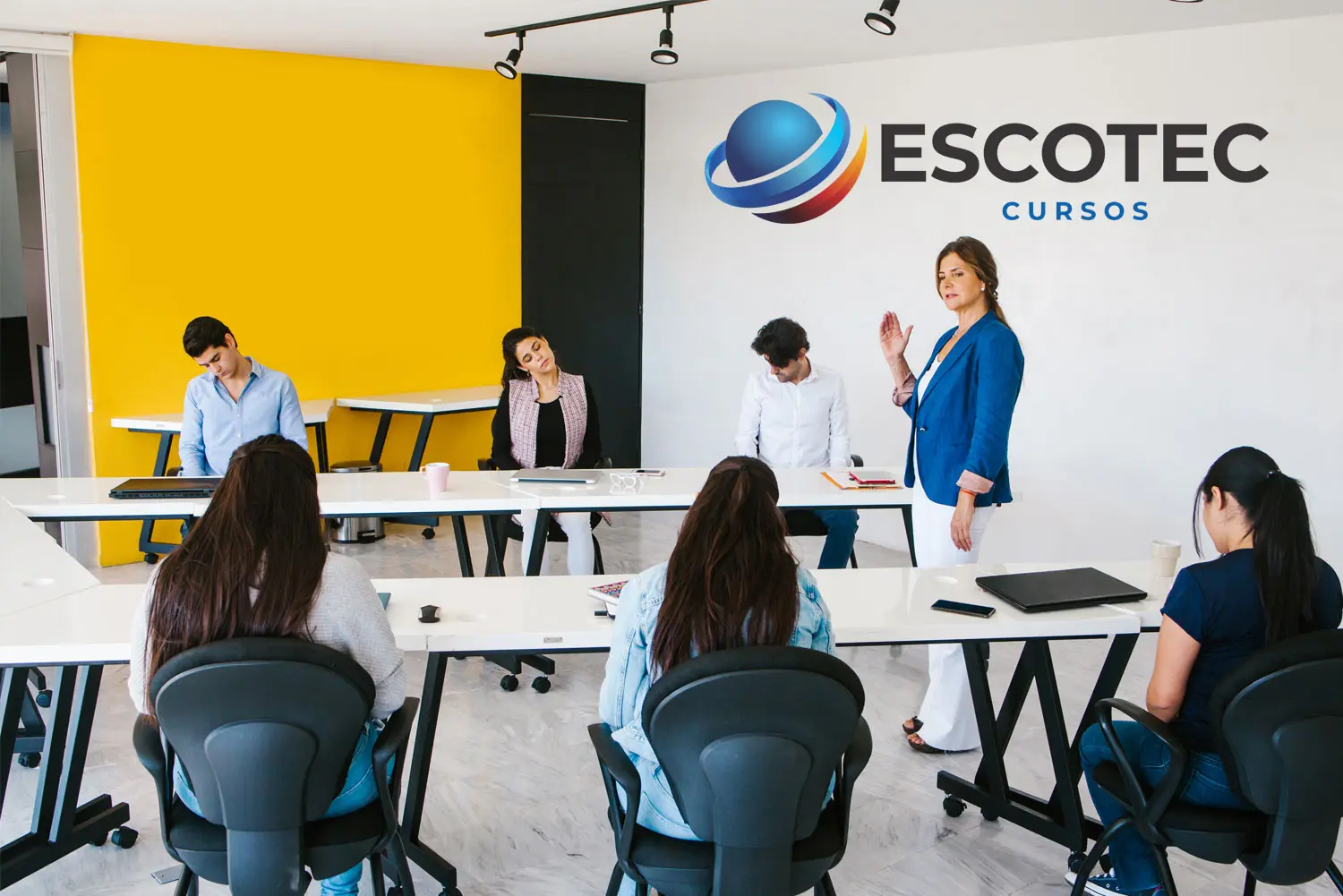 Escotec Qualificação Profissional em Suzano - SP: há 40 anos, líder em formações profissionais ministrando cursos em administração, automotivo, beleza, design, elétrica, hardware, idiomas, informática, mecânica, moda, fashion, software.