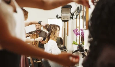 Escotec Qualificação Profissional em Suzano - SP: há 40 anos, líder em formações profissionais ministrando cursos em administração, automotivo, beleza, design, elétrica, hardware, idiomas, informática, mecânica, moda, fashion, software.