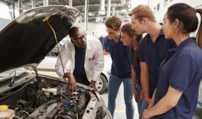 Escotec Qualificação Profissional em Suzano - SP: há 40 anos, líder em formações profissionais ministrando cursos em administração, automotivo, beleza, design, elétrica, hardware, idiomas, informática, mecânica, moda, fashion, software.